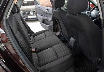 Подержанный автомобиль Citroen C4 Hatchback 2011 года (12 фото)