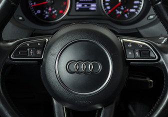 Подержанный автомобиль Audi Q3 2015 года (11 фото)