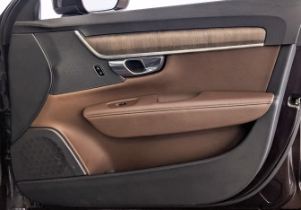 Подержанный автомобиль Volvo V90 Cross Country 2021 года (24 фото)