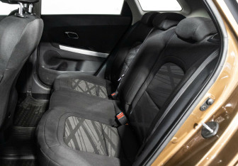 Подержанный автомобиль Kia Ceed Wagon 2015 года (12 фото)