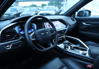 Подержанный автомобиль Geely Tugella 2023 года (13 фото)