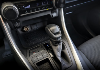 Подержанный автомобиль Toyota RAV4 2021 года (24 фото)