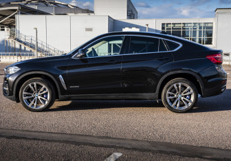 Подержанный автомобиль BMW X6 2015 года (8 фото)