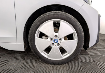 Подержанный автомобиль BMW i3 2021 года (18 фото)