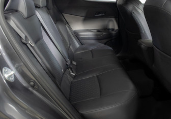 Подержанный автомобиль Toyota C-HR 2020 года (10 фото)