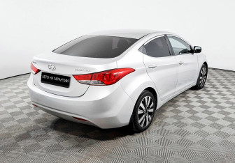 Подержанный автомобиль Hyundai Elantra Sedan 2013 года (3 фото)
