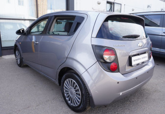 Подержанный автомобиль Chevrolet Aveo Hatchback 2012 года (7 фото)