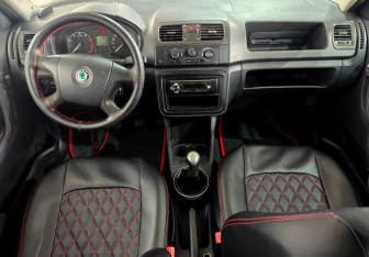 Подержанный автомобиль Skoda Fabia Hatchback 2008 года (9 фото)