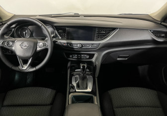 Подержанный автомобиль Opel Insignia Wagon 2019 года (12 фото)