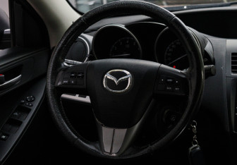 Подержанный автомобиль Mazda 3 Hatchback 2011 года (11 фото)