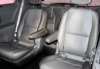 Подержанный автомобиль Kia Carnival 2019 года (13 фото)