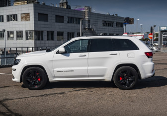 Подержанный автомобиль Jeep Grand Cherokee 2016 года (10 фото)