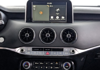 Подержанный автомобиль Kia Stinger 2018 года (17 фото)