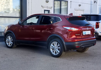 Подержанный автомобиль Nissan Qashqai 2017 года (7 фото)