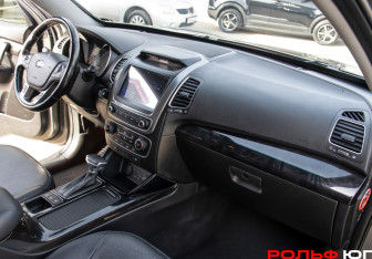 Подержанный автомобиль Kia Sorento 2016 года (7 фото)