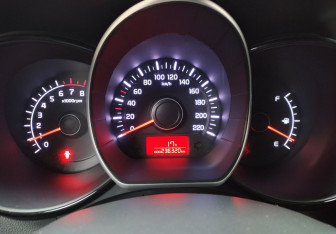 Подержанный автомобиль Kia Rio Sedan 2013 года (15 фото)