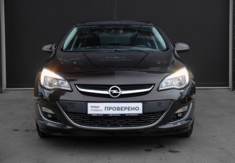 Подержанный автомобиль Opel Astra Sedan 2013 года (2 фото)