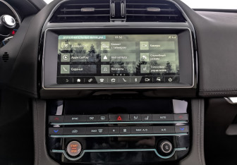 Подержанный автомобиль Jaguar F-Pace 2019 года (17 фото)