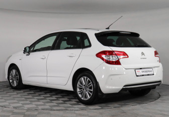 Подержанный автомобиль Citroen C4 Hatchback 2011 года (7 фото)