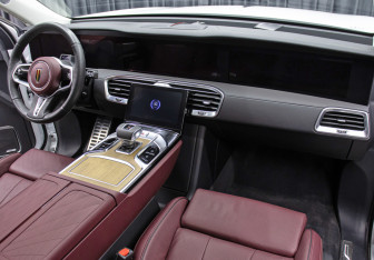 Подержанный автомобиль Hongqi E-HS9 2022 года (12 фото)