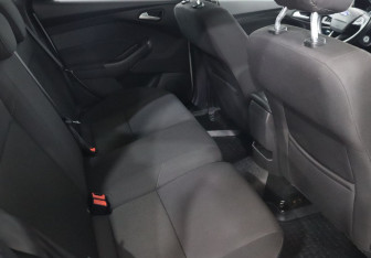 Подержанный автомобиль Ford Focus Hatchback 2017 года (21 фото)