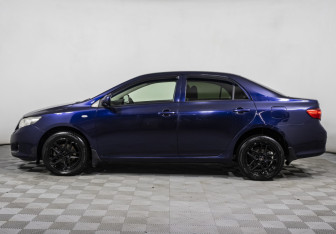 Подержанный автомобиль Toyota Corolla Sedan 2008 года (8 фото)