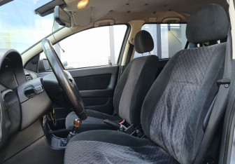 Подержанный автомобиль Opel Astra Wagon 2003 года (17 фото)