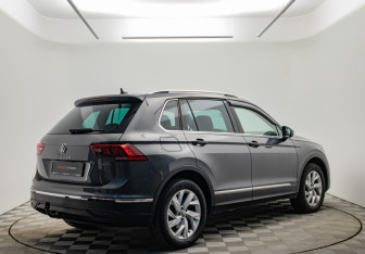 Подержанный автомобиль Volkswagen Tiguan 2021 года (5 фото)