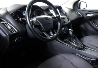 Подержанный автомобиль Ford Focus Hatchback 2017 года (14 фото)