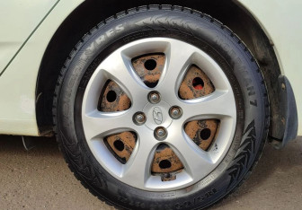 Подержанный автомобиль Hyundai Solaris Sedan 2012 года (13 фото)