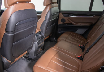 Подержанный автомобиль BMW X5 2014 года (12 фото)