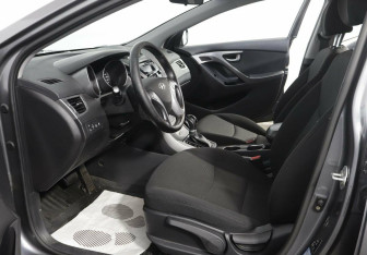 Подержанный автомобиль Hyundai Elantra Sedan 2015 года (7 фото)
