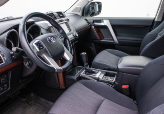 Подержанный автомобиль Toyota Land Cruiser Prado 2016 года (10 фото)