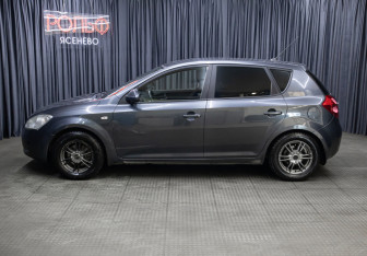 Подержанный автомобиль Kia Ceed Hatchback 2009 года (8 фото)