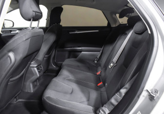 Подержанный автомобиль Ford Mondeo Sedan 2015 года (14 фото)