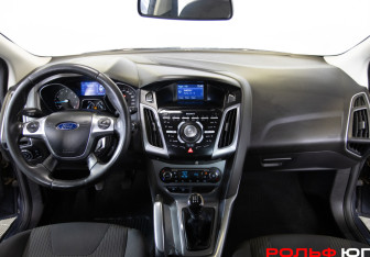 Подержанный автомобиль Ford Focus Wagon 2012 года (10 фото)