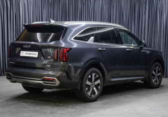 Подержанный автомобиль Kia Sorento 2022 года (5 фото)