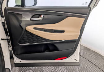 Подержанный автомобиль Hyundai Santa Fe 2022 года (25 фото)