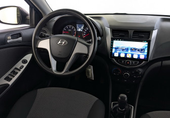 Подержанный автомобиль Hyundai Solaris Sedan 2011 года (23 фото)