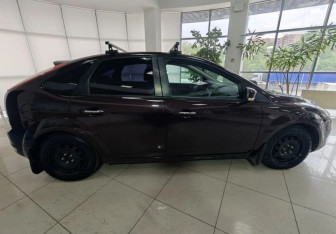 Подержанный автомобиль Ford Focus Hatchback 2010 года (4 фото)