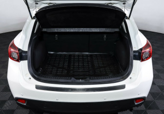 Подержанный автомобиль Mazda 3 Hatchback 2013 года (18 фото)