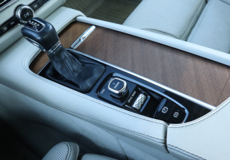 Подержанный автомобиль Volvo S90 2017 года (15 фото)