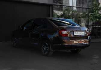 Подержанный автомобиль Skoda Rapid Liftback 2017 года (6 фото)
