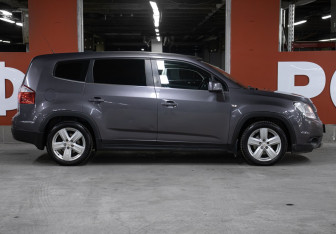 Подержанный автомобиль Chevrolet Orlando 2011 года (4 фото)