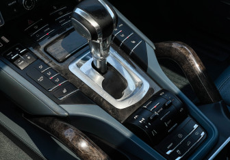 Подержанный автомобиль Porsche Cayenne 2012 года (18 фото)