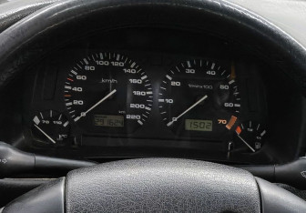 Подержанный автомобиль Volkswagen Polo Sedan 1998 года (9 фото)