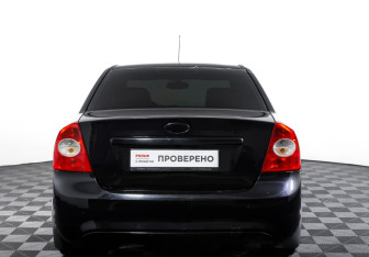 Подержанный автомобиль Ford Focus Sedan 2008 года (6 фото)