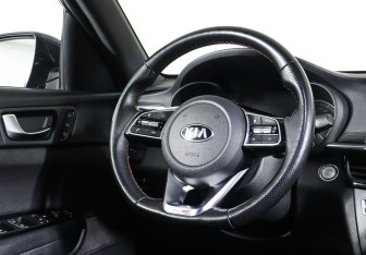Подержанный автомобиль Kia Optima Sedan 2019 года (13 фото)