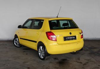 Подержанный автомобиль Skoda Fabia Hatchback 2010 года (6 фото)