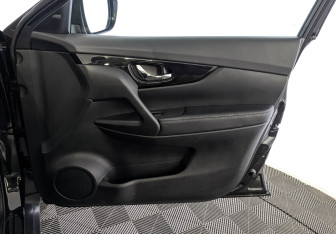 Подержанный автомобиль Nissan X-Trail 2020 года (25 фото)